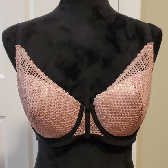 NWT Victoria's Secret Plunge Bra - Picture 1 of 4